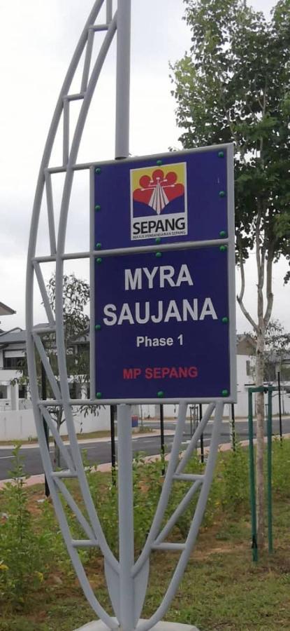 Faridz Homestay At Myra Saujana Kampong Simpang Empat Exterior photo