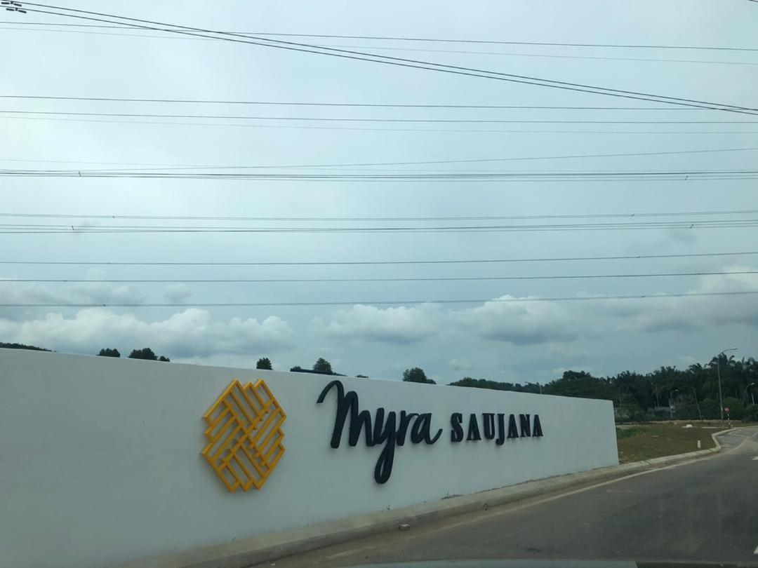Faridz Homestay At Myra Saujana Kampong Simpang Empat Exterior photo